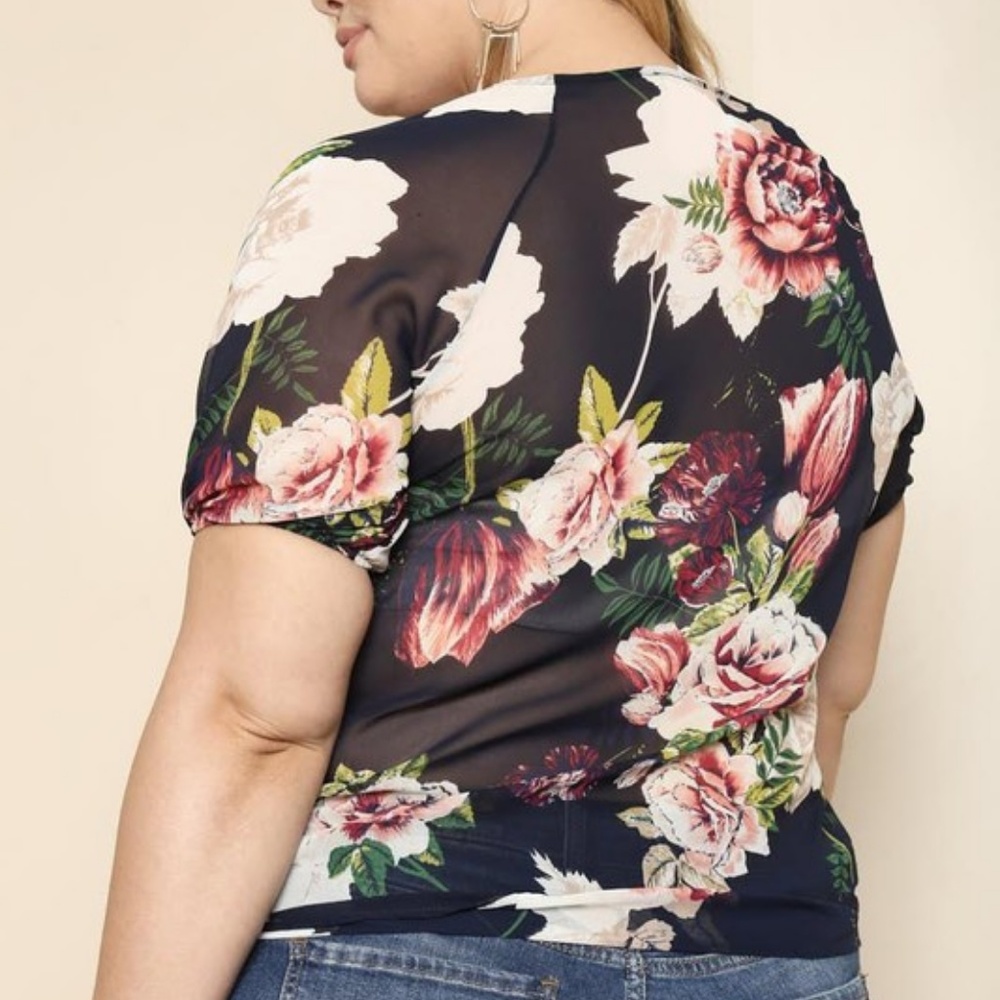 🎉HP🎉🆕🌸 Sheer Floral Cross Front Top - Picture 5 of 6